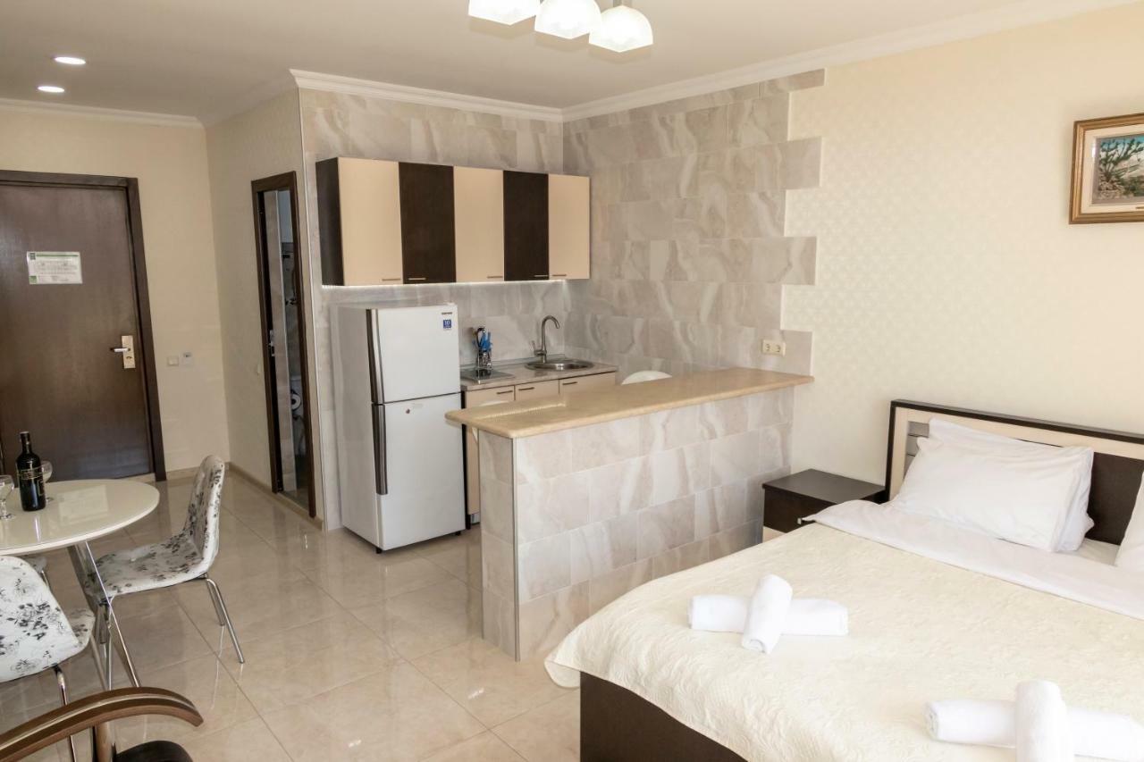 Orbi Apartment Ruslan Batumi Exterior photo